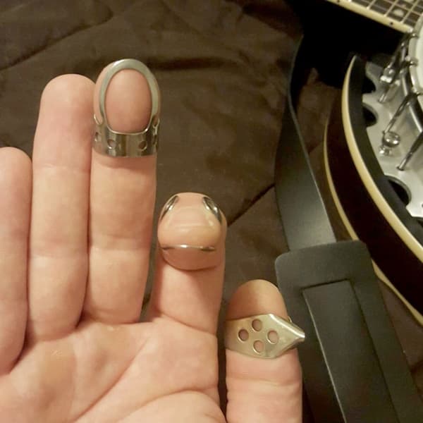 Gitarrplektrumset, metallgitarrplektrum och tumplektrum justerbara