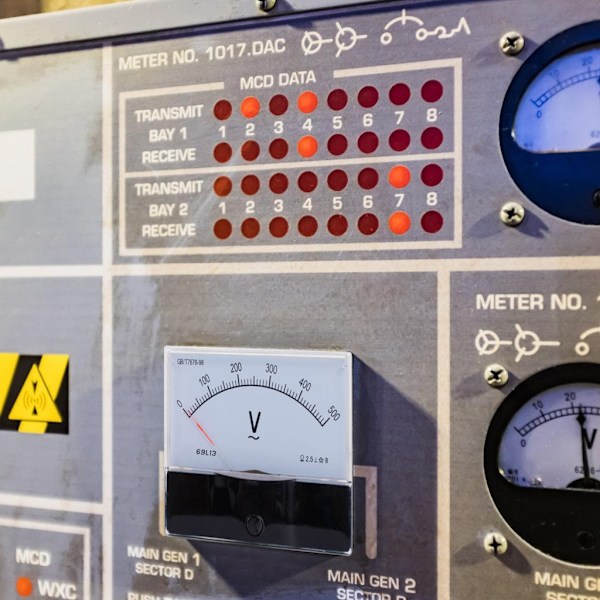 Generaattorin sähköisten parametrien valvontalaite intuitiivisella digitaalisella näytöllä Multicolor Ammeter 100 5A