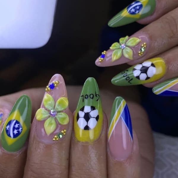 Fodbold 3D Blomst Press On Negle Manicure Mandelform 24 Stykker Sæt Fingernegl