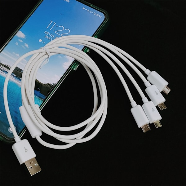 4-i-1 USB hane till Micro USB hane Laddningskabel Micro USB splitterkabel Totalt 1 meter lång 75 cm huvudledning 25 cm grenledning Black