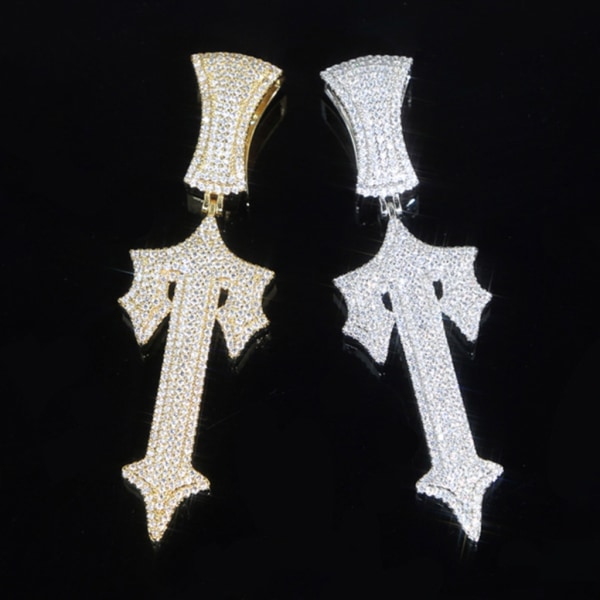 Korsformade halsband Delikat dekorativa tillbehör Lättvikts korshalsband Kopparhänge Halsband för Halloween Silver