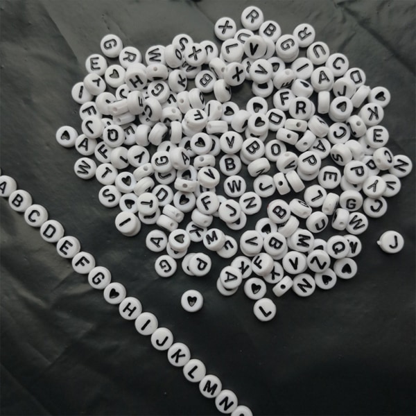 1600 st Svart A-Z Bokstav Alfabet Hjärta Vita runda pärlor Gör själv smycken