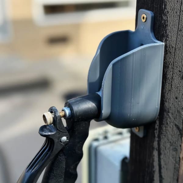 Väggfäste för trädgårdsslangsprutor Väderbeständigt Snabbinstallationsstativ black