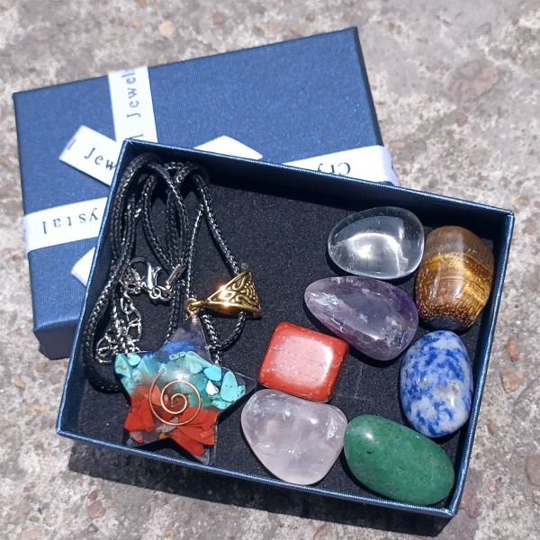 Kristaller och helande stenar Halsband Set Healing Crystal Halsband Hängsmycken med smyckekedja och presentask Moon pendant set