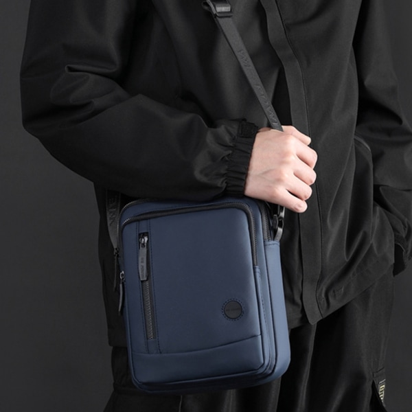 Män Stor kapacitet Messenger Bag Rese Crossbody Bag Man Casual Handväska Enkel axelväska för Sport Träning Vandring Deep Blue small