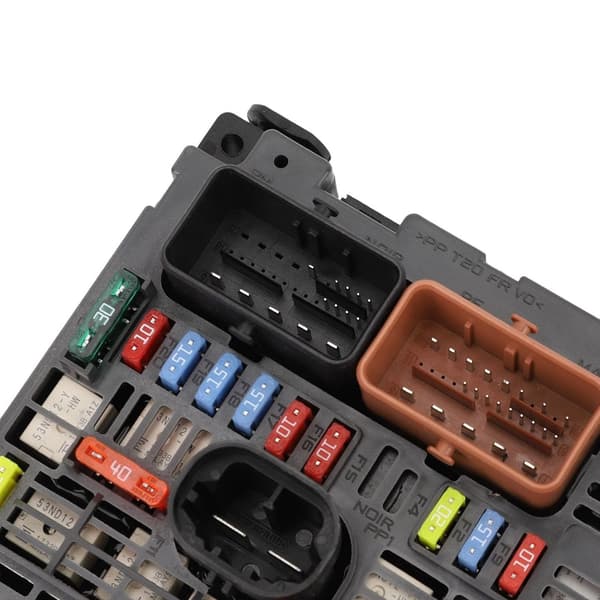 Lättinstallerad motorfusesbox 9809742780 för förbättrad fordons prestanda