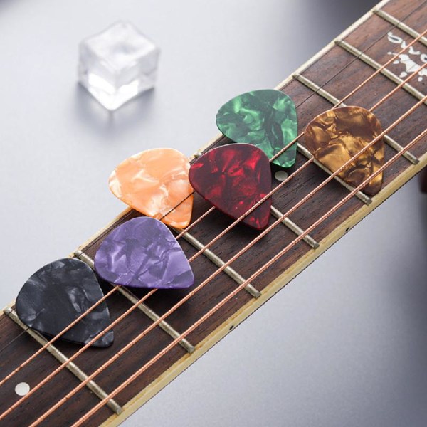 4 st/ set Universal gitarrhackar Form Gitarrplektrum Mould DIY Återanvändbara plockar UV- form