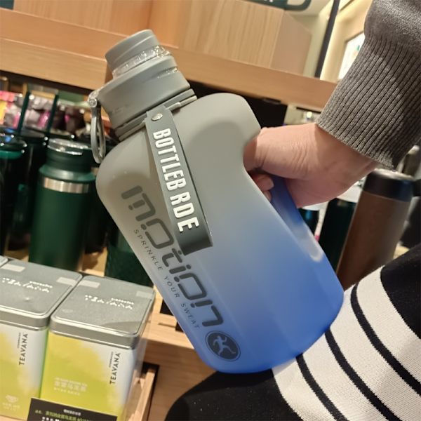 Stor Fitnesskop med Sugerør, Stor Kapacitet, Med Skala, Gradient-kedel, Udendørs, Bærbar Sports Vandflaske i Plast