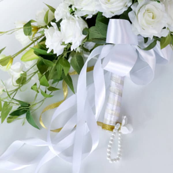Rose bröllop brudbukett romantiska vattenfall håller blomma bruden brud brud