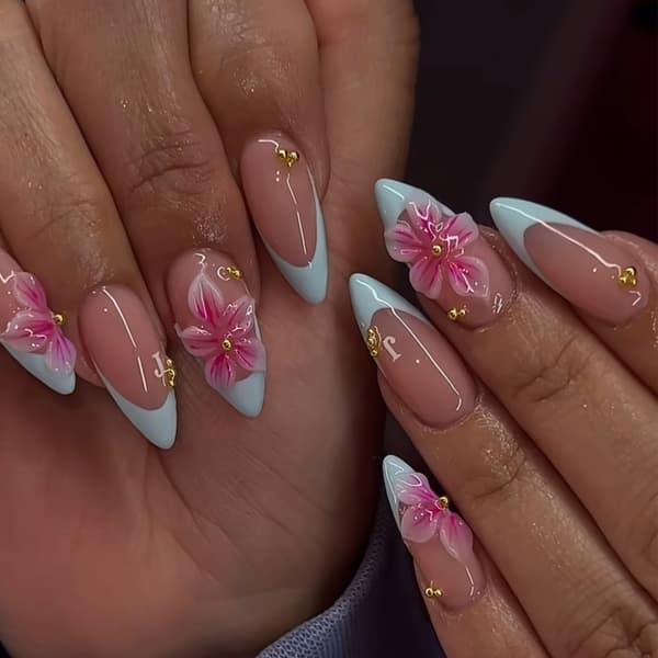 Blomster Press On Manicure med Blå Fransk Tip og Glansfuld Finish ABS Negl