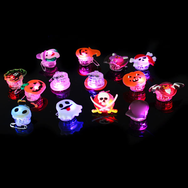 25st Light Up Pin Glow In Dark Flash Brosch Leksak LED Halloween Shine Leksaker Fest Barnpresent Halloween Dekoration