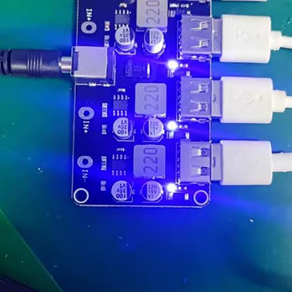 Avancerad USB QC3.0 USB Ned Konverterare Snabbladdare Kretskort