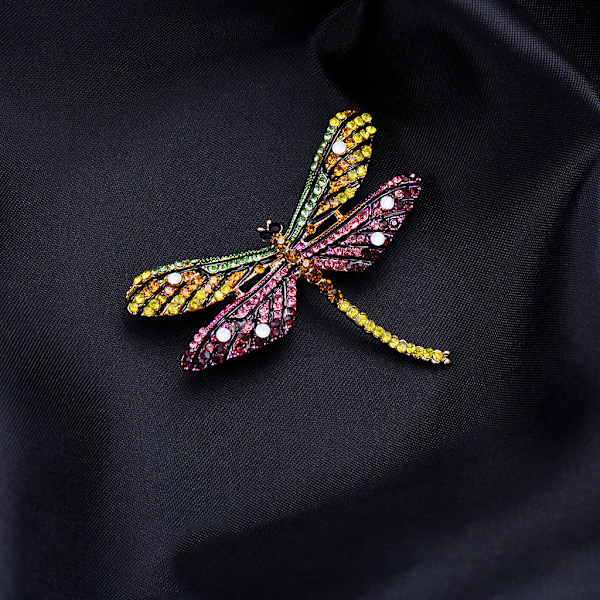 Dragonfly Brosch Insekt Färgglada Mode Berlocker Smycken Badge Bankett Scarf Pins