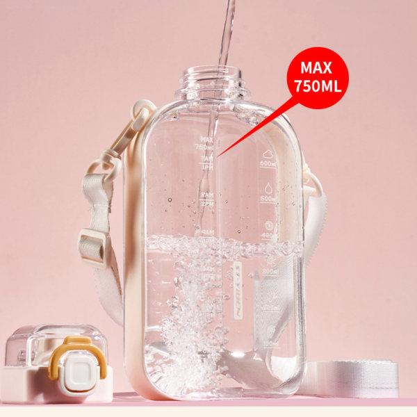 750 ml dricksflaska med stor kapacitet med rem Slitstarkt plastmaterial Enkel vattenkopp perfekt för tonåringar och barn White