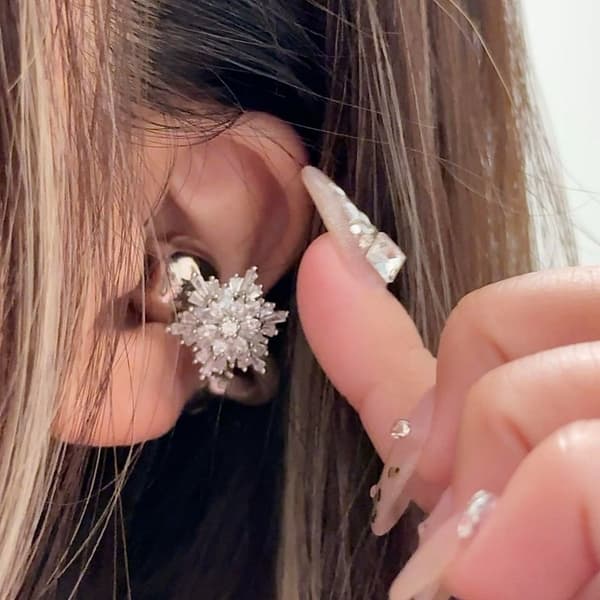 Glitrende Rhinestones Øretelefon Øreklips Intrikat Vinterflake Design Klips