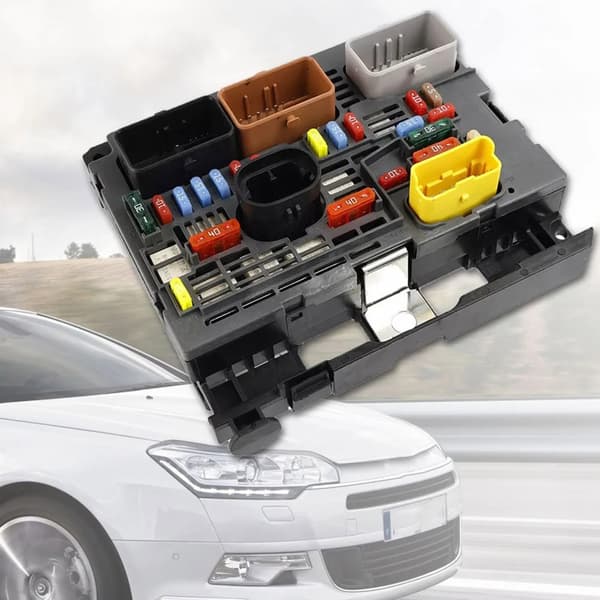 Lättinstallerad motorfusesbox 9809742780 för förbättrad fordons prestanda