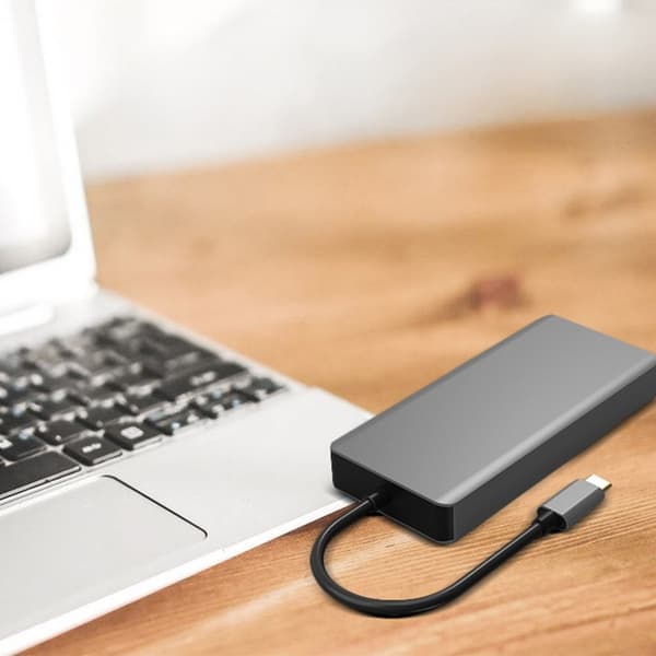 Edistyksellinen USB Type C - VGA-videoadapteri, teräväpiirtoinen video, nopea tiedonsiirto