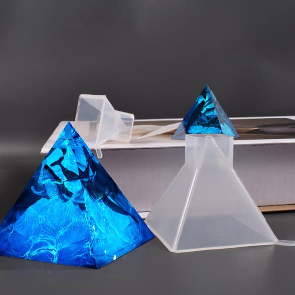 Silikon stearinlysform Pyramide stearinlysform for harpiksstøping, pyramide harpiksform 6.3cm