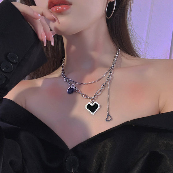 2 st/ set Europeisk och amerikansk stil Love Alloy Chain Kärleksformad Ins Net Red Cold Wind Dubbellagers nyckelbenskedja