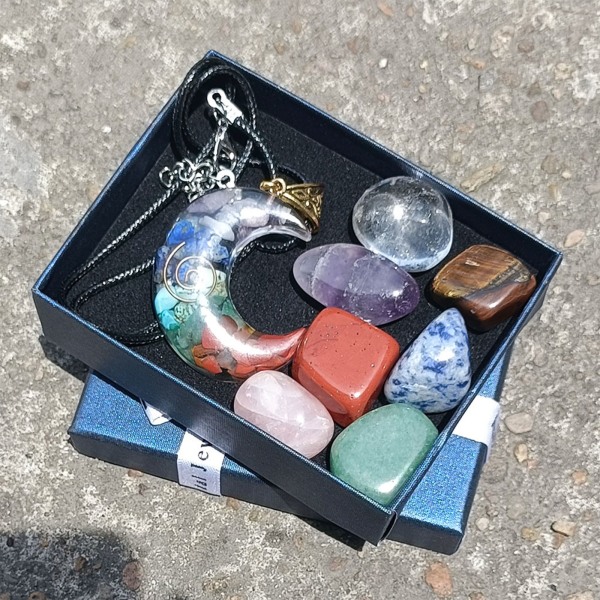 Kristaller och helande stenar Halsband Set Healing Crystal Halsband Hängsmycken med smyckekedja och presentask Moon pendant set