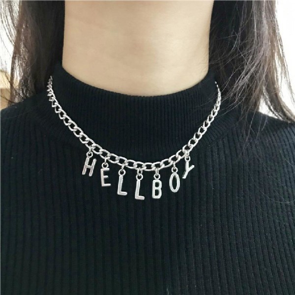 Punkstil Silver Letter Hellboy Hängsmycke Halsband Kvinnor Trendiga Party Choker Modesmycken Inredning Present för unisex tjejer