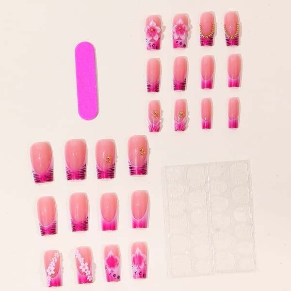 Rosa Gradient Manikyr Nagelset med Blomdetaljer och Leopardkontrast