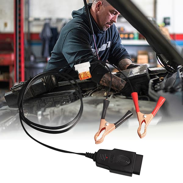 Automotive Memory Saver-værktøj forhindrer tab af kode under batteriinstallation