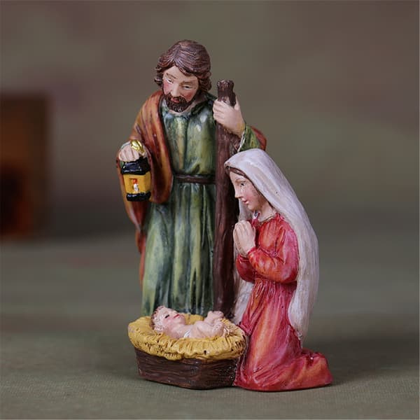 Religiøs krybbespillstatue hellig familiefigur for høytidsfeiring