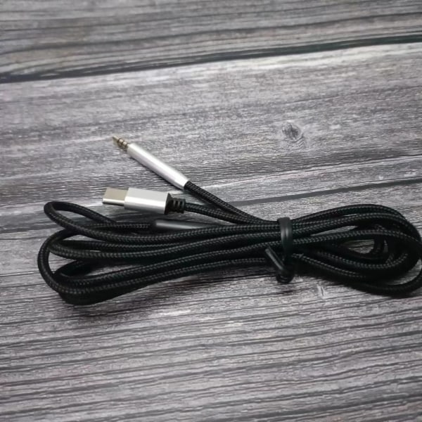 Kvalitets USB C till 2,5 mm hörlurskabel för QC25/QC35/QC35II/QC45/NC700/Y40/Y45/Y50 hörlurssladd med inbyggd mikrofon 150 cm
