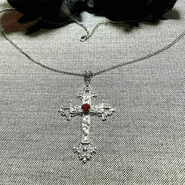 Stort detaljerat korsborrhänge Halsband Silver Färgton Gotisk Punk Smycken Mode Charm Statement Kvinnor Present Red