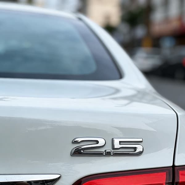 Biltilbehør 3D ABS Bilmerke Emblem Dekal 2.0 2.5 Formet 2.0 bright silver