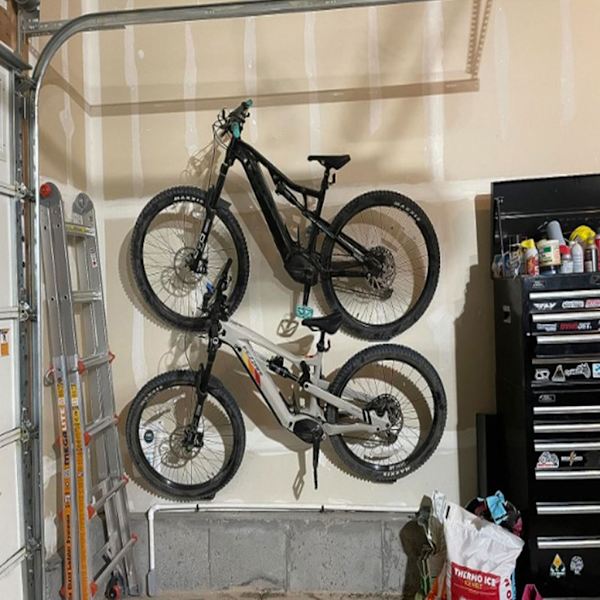 Väggmonterad pedalhållare Justerbar pedal Väggfäste Utrymmesbesparande ställ för garage och bod Maximera utrymmeseffektiviteten