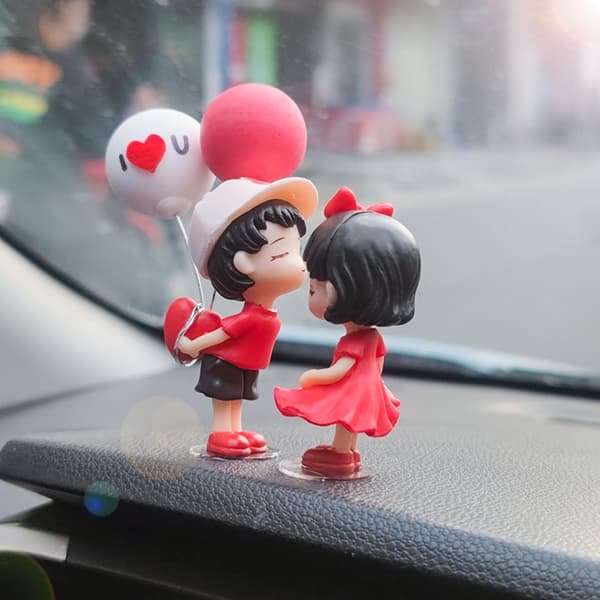 Dashboard Dekor, Par Figurer Søtt Kjærestepar Omfavner Miniatyrstatue