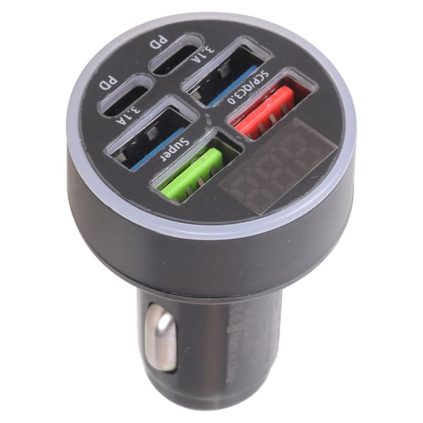 Plassbesparende billaderadapter med 4 USB-porter og digital strømvisning