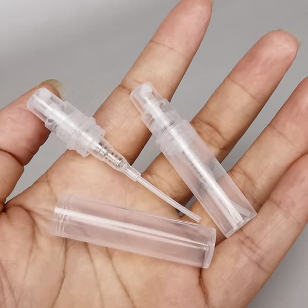 Mini Tomma Påfyllningsbara Sprayflaskor Plast Atomizer Flytande Behållare Portabel