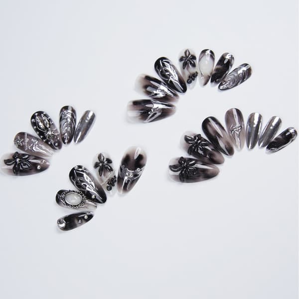 Gotisk Press On Manicure Sæt i Sort Sølv 3D Blomsterkunst til Feststil