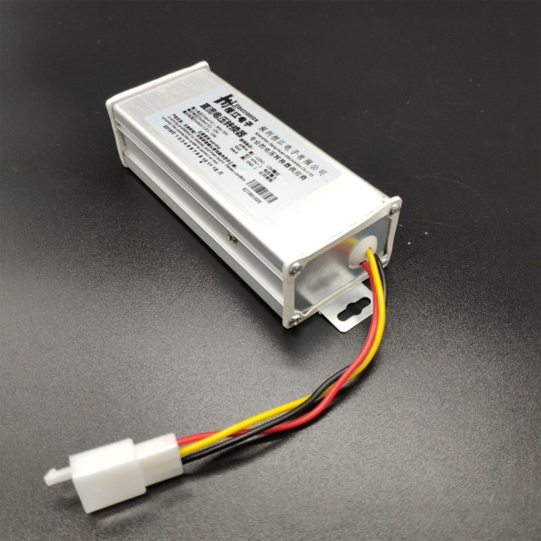 Ingång 24V-120V till 12V 15A Power Step Down DC-DC Converter Spänningsregulator Högeffektiv Step Down Power Module Input 48V to 120V