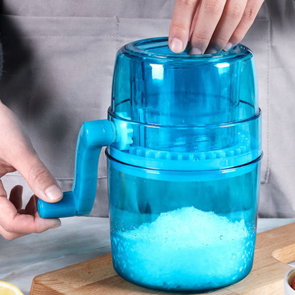 Manuell Ice Crusher Handvev Rakapparat för att göra drycker Hushållssnökotte eller Slushies Fine Chips Snow Cone Maker