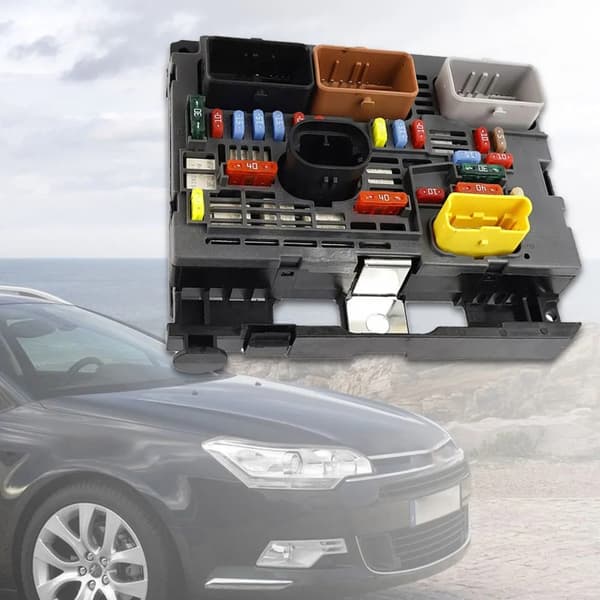 Lättinstallerad motorfusesbox 9809742780 för förbättrad fordons prestanda