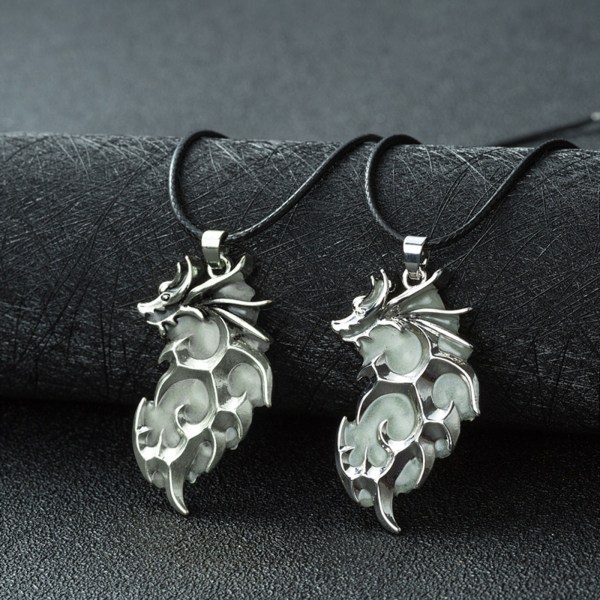 Luminous Dragon Halsband för kvinnor Män Dominerande Glödande Flame Dragon Pendant Halsband Glow in the Dark Hallowen Gurad Green light