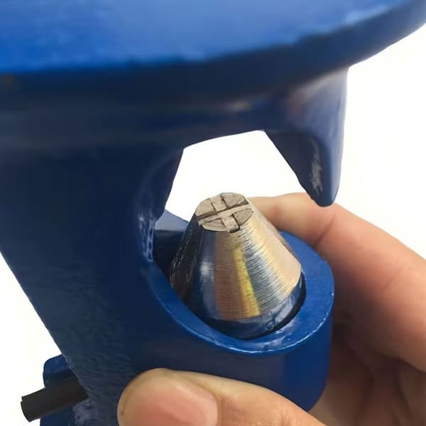 Hammarpressverktyg med 6 st batterikabeländar i koppar