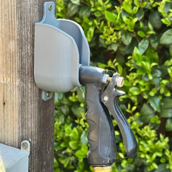 Väggfäste för trädgårdsslangsprutor Väderbeständigt Snabbinstallationsstativ light gray