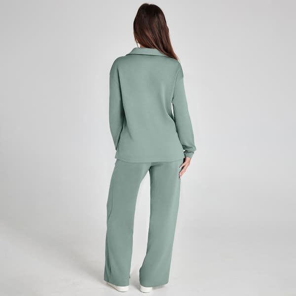 V-ringad långärmad topp med dragsko i midjan och vida ben, perfekt för semestern Light green M