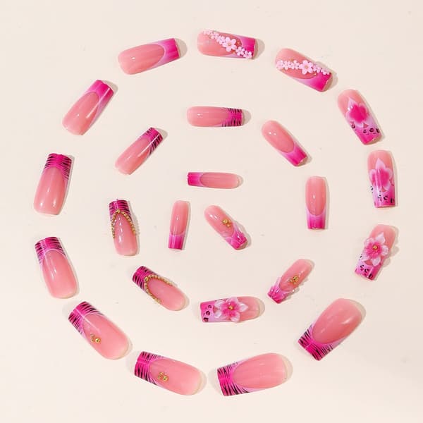 Rosa Gradient Manikyr Nagelset med Blomdetaljer och Leopardkontrast