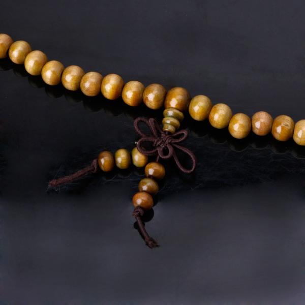 Naturligt sandelträ buddhistiska bönearmband 8 mm pärlor Armband 108 träpärlor Meditationsarmband present för män kvinnor Yellow
