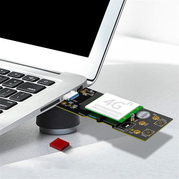 M.2 B -avain USB 3.0 -sovitin, jossa on 2 korttipaikkaa 3G/4G/5G-moduulille