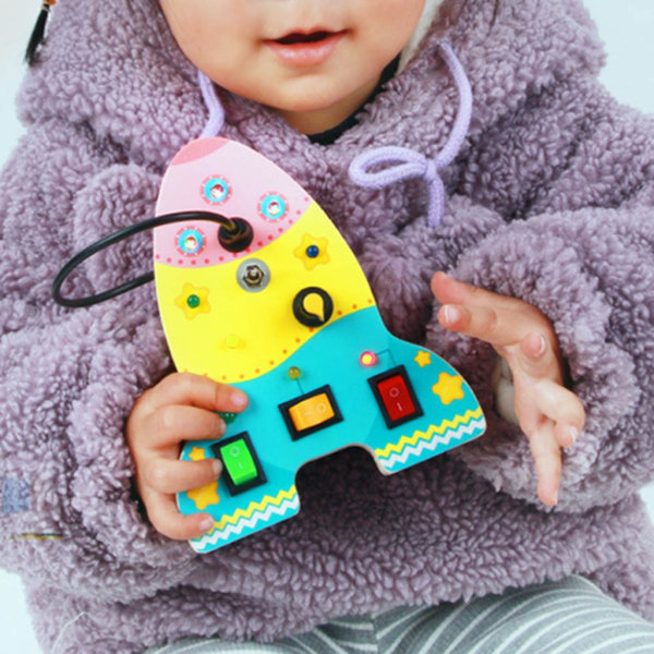 Småbarn Busy Board Raketformad Montessori-leksakstavla för finmotorik Livsfärdighet Lärande leksaksaktivitet Utbildning Present Pink