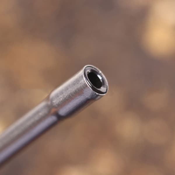 1 STK Fluebinding Bobbinholder Keramisk + Metall Bobbin Tråder Spole Verktøy