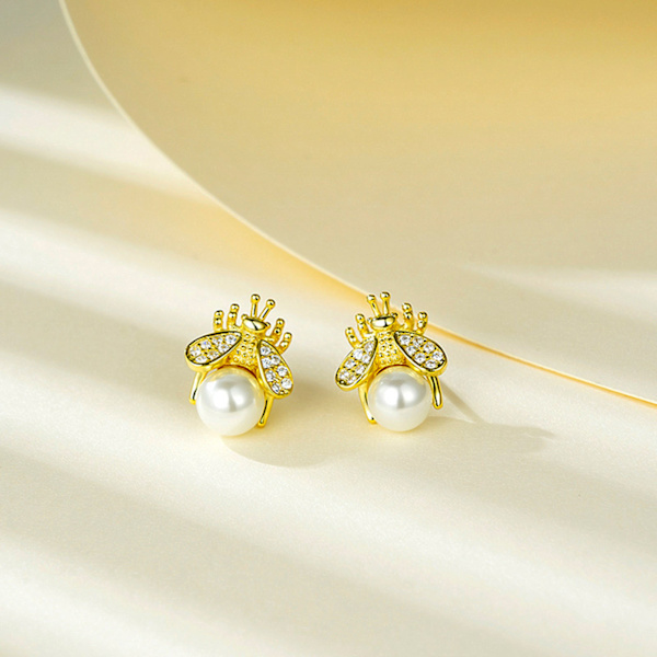 Utsökt Honey Bee Pearl Örhängen Mode Temperament Mångsidig Litet örhänge Elegant Lady Smycken Present för kvinnor Tjej