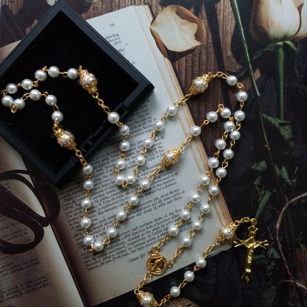 Vintage Pearl Beads Rosenkranshalsband Jesus Kristus krucifix för korshängande hals